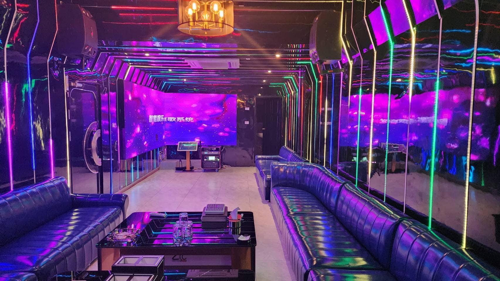 曼谷KTV宫殿VIP包房内部