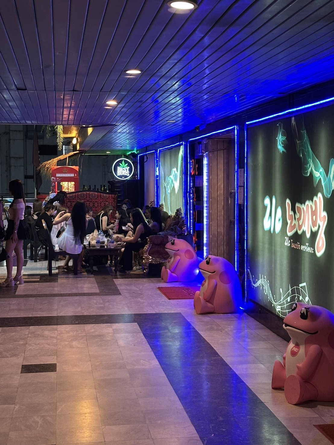 曼谷KTV高端设施